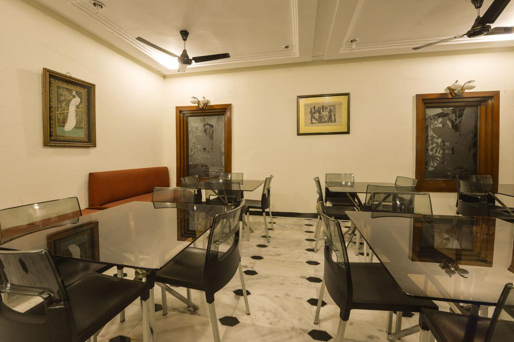 Camac Plaza Hotel Kolkata Exterior photo